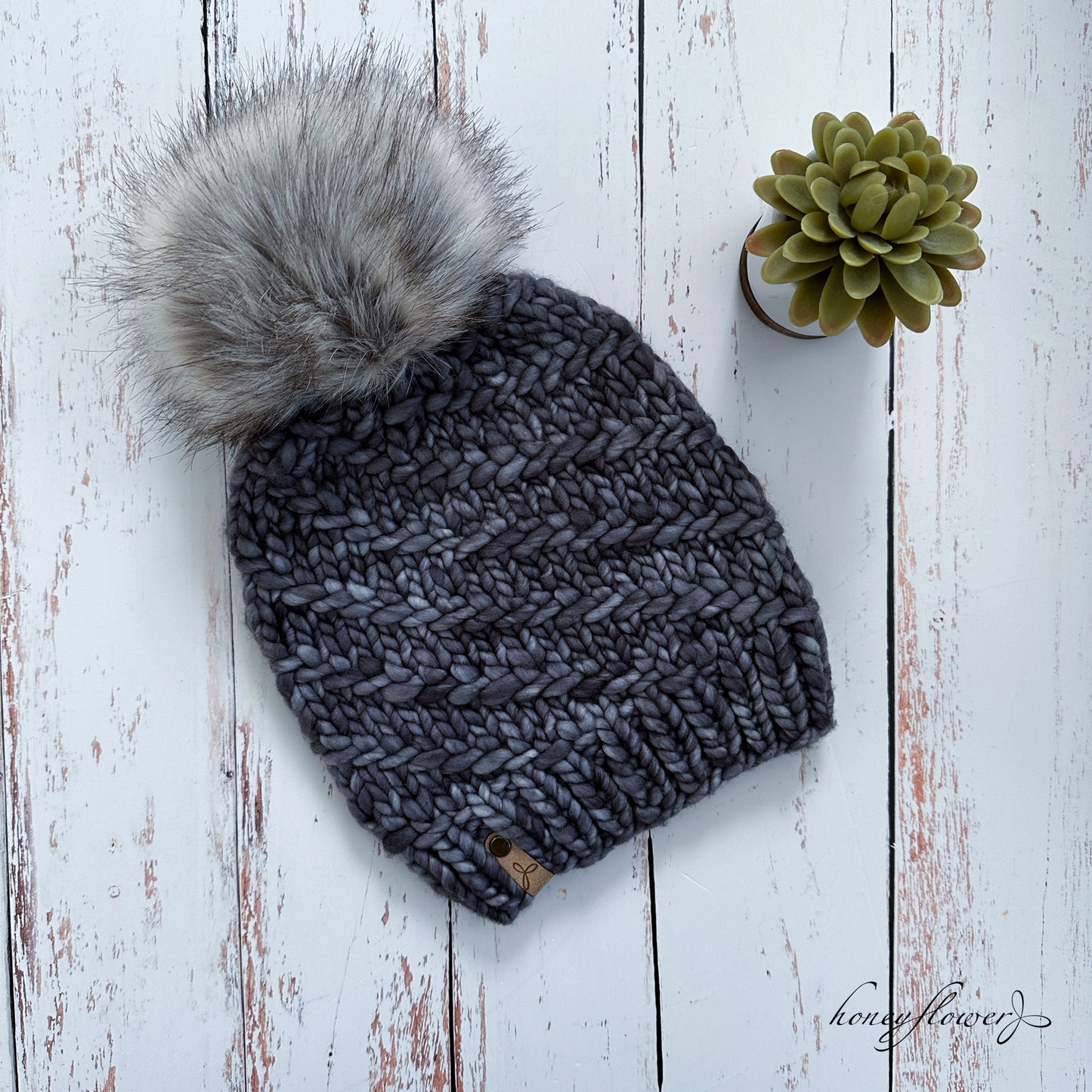 Whirlstream beanie with pom | granite | 100% merino wool